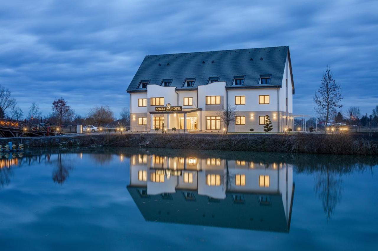 Sziget Hotel Nyíregyháza エクステリア 写真