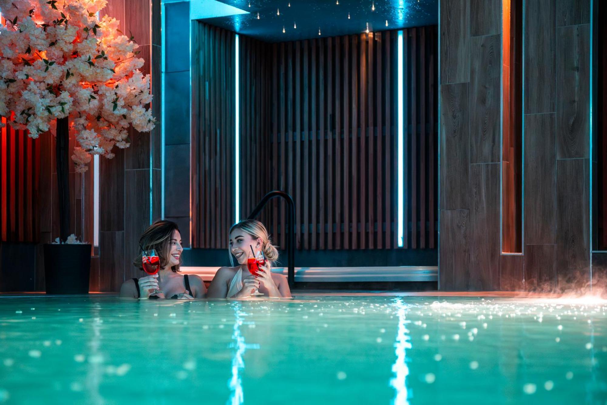 Sziget Hotel Nyíregyháza エクステリア 写真